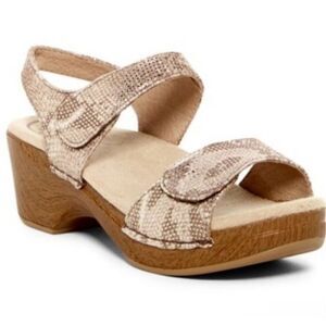 Dansko Soonet Metallic Snakeskin Strap Sandals size 39 US 8.5 9 Tan Cream